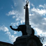 Il simbolo della città è il Liòtro, l'elefantino di pietra lavica sormontato da un obelisco