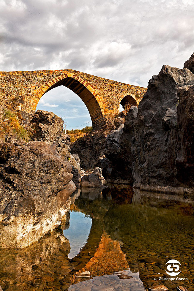 Il ponte dei saraceni sul Simeto presso Adrano